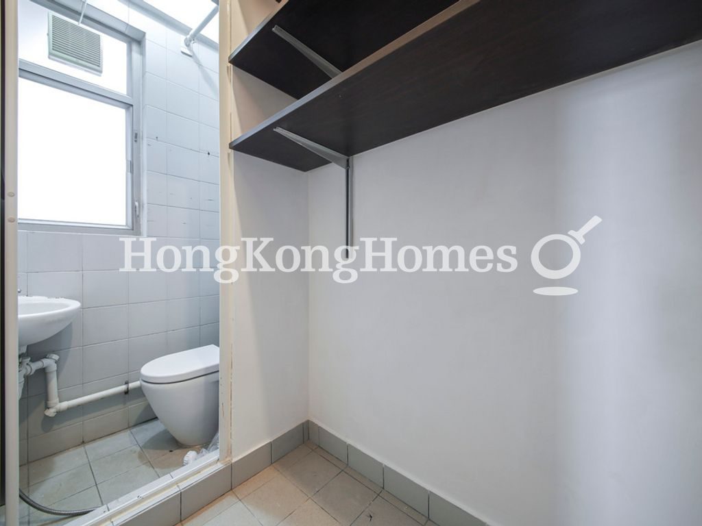 Maid's Room and Washroom — Island Crest - Tower 1, Sai Ying Pun