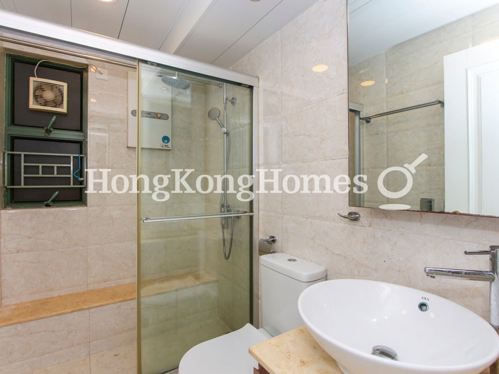 Guest Bathroom — Robinson Place - Block 01, Mid-levels West