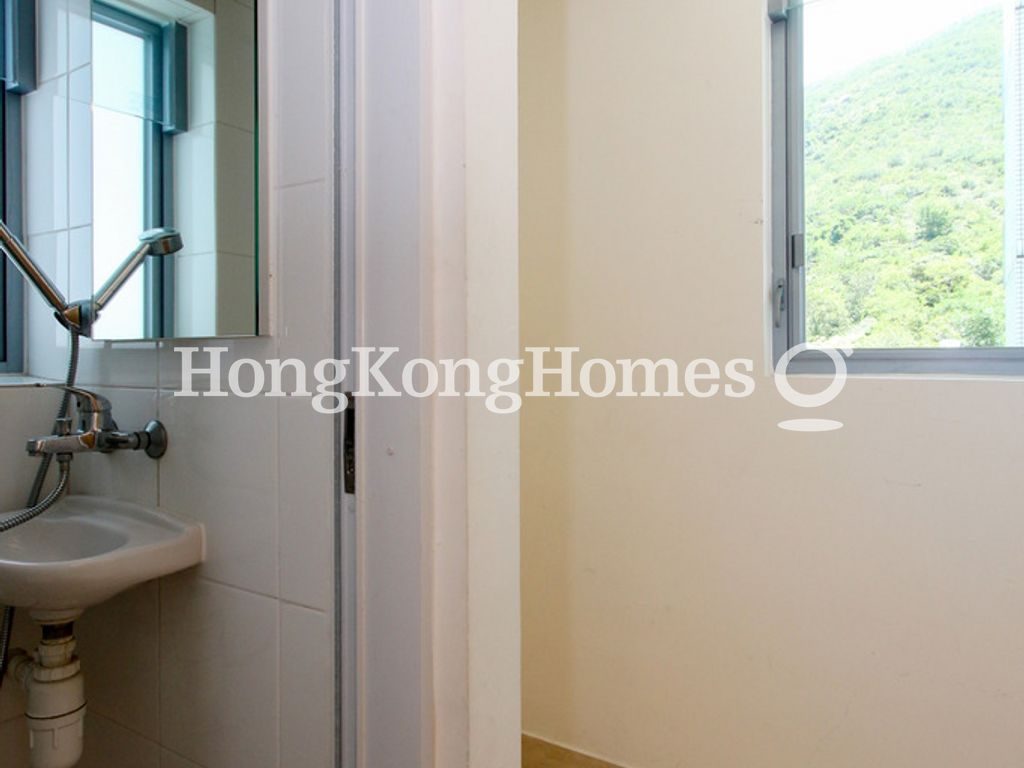 Maid's Room And Washroom — Larvotto - Block 8, Ap Lei Chau