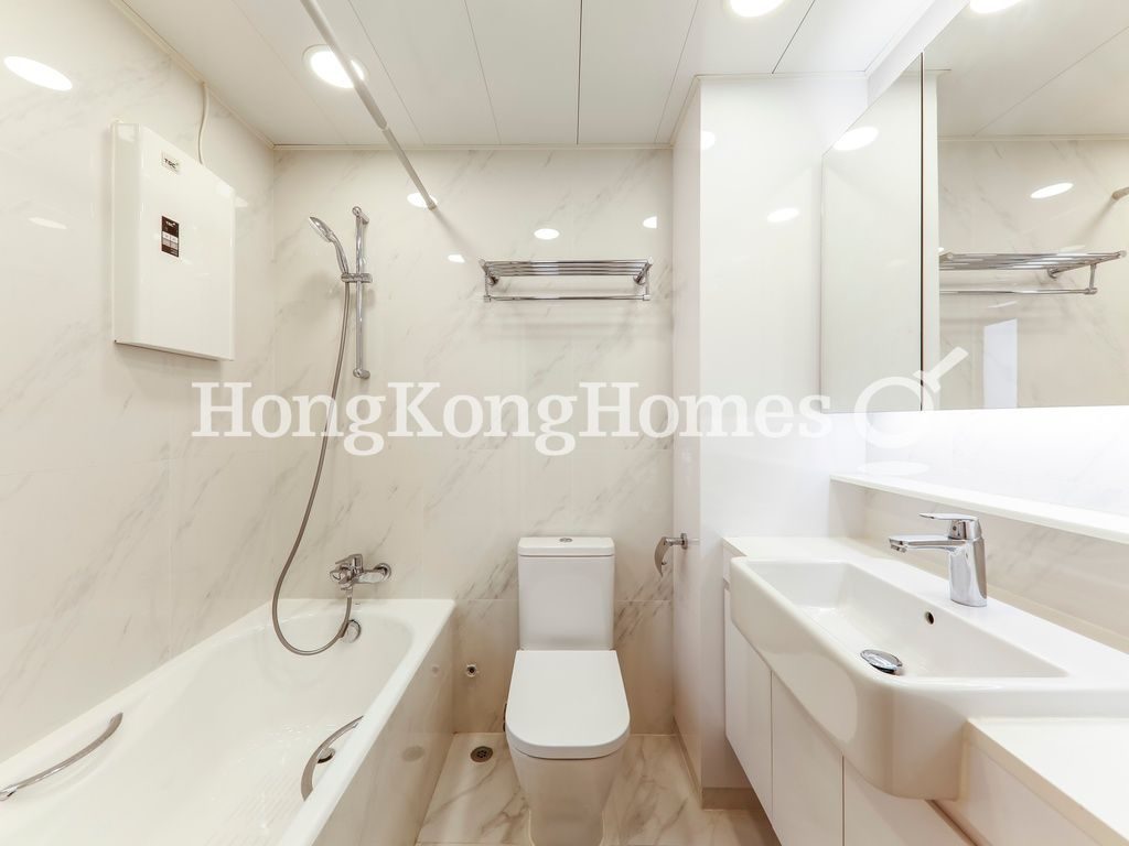 Master Bathroom — Splendour Villa, Repulse Bay