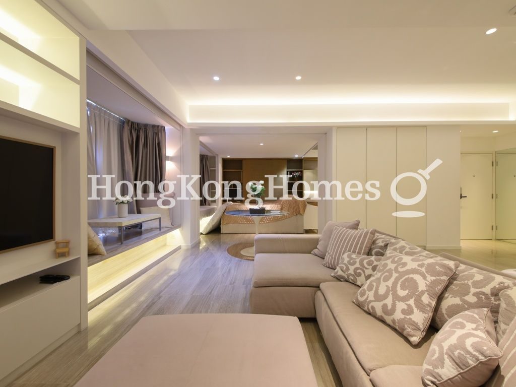 Living and Dining Room — St. Louis Mansion, Mid-levels Central