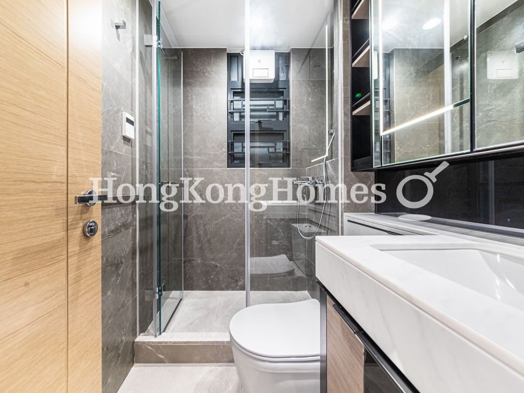 Guest Bathroom — Hing Wah Mansions - Block B, Mid-levels West