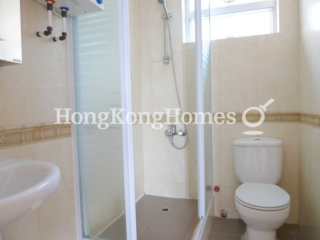 Guest Bathroom — Skyline Mansion - Block 01, Mid-levels West