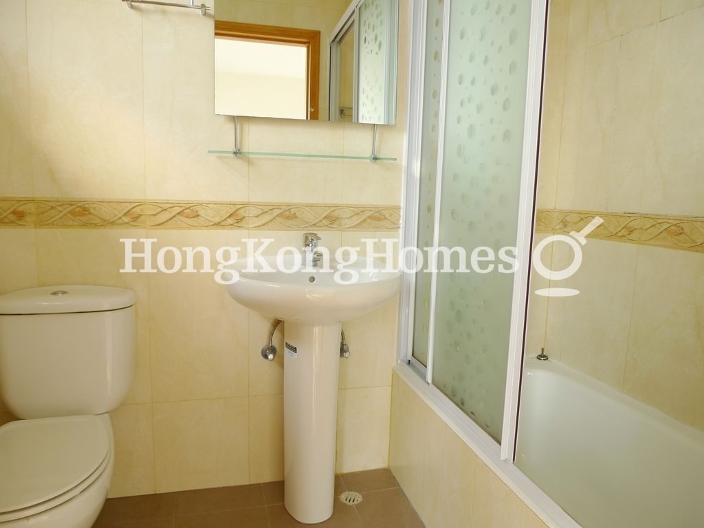 Master Bathroom — Skyline Mansion - Block 01, Mid-levels West