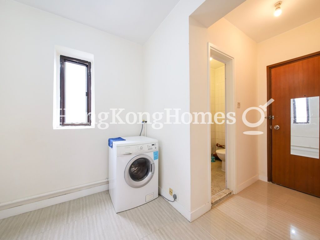 Maid's Room and Maid's Washroom — Scenic Garden - Block 01, Mid-levels West
