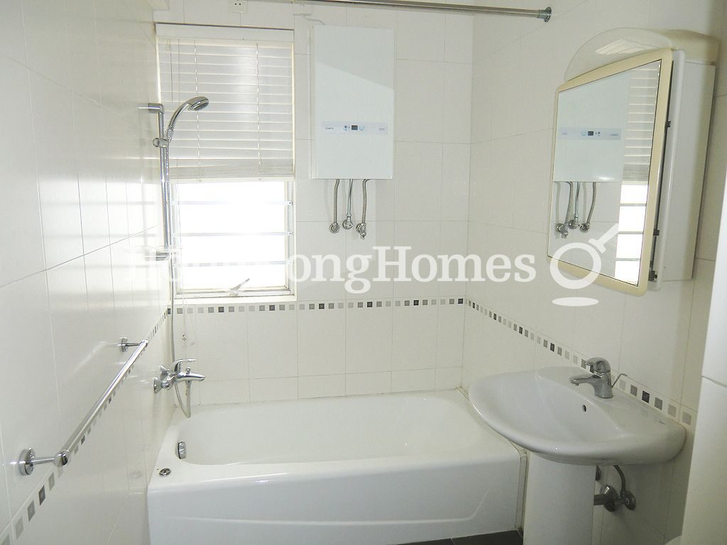 Guest Bathroom — 美景臺 B2 座 (C-D)，薄扶林