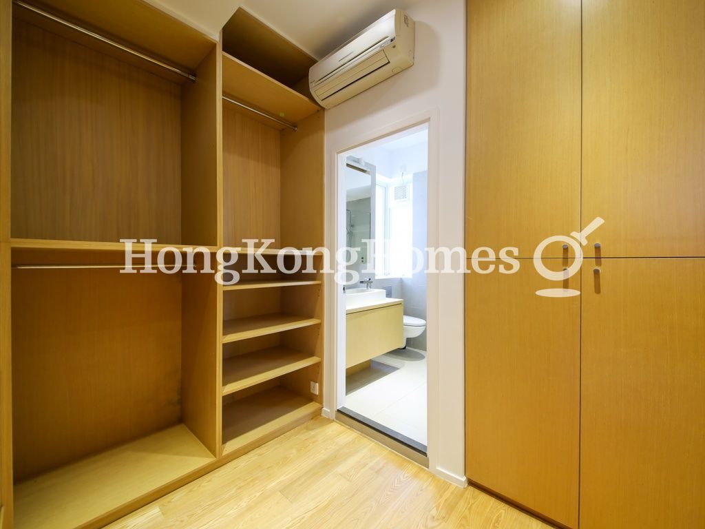 Walk-in Closet in Master Bedroom — Bowen Road, 5G - 5H, Mid-levels Central