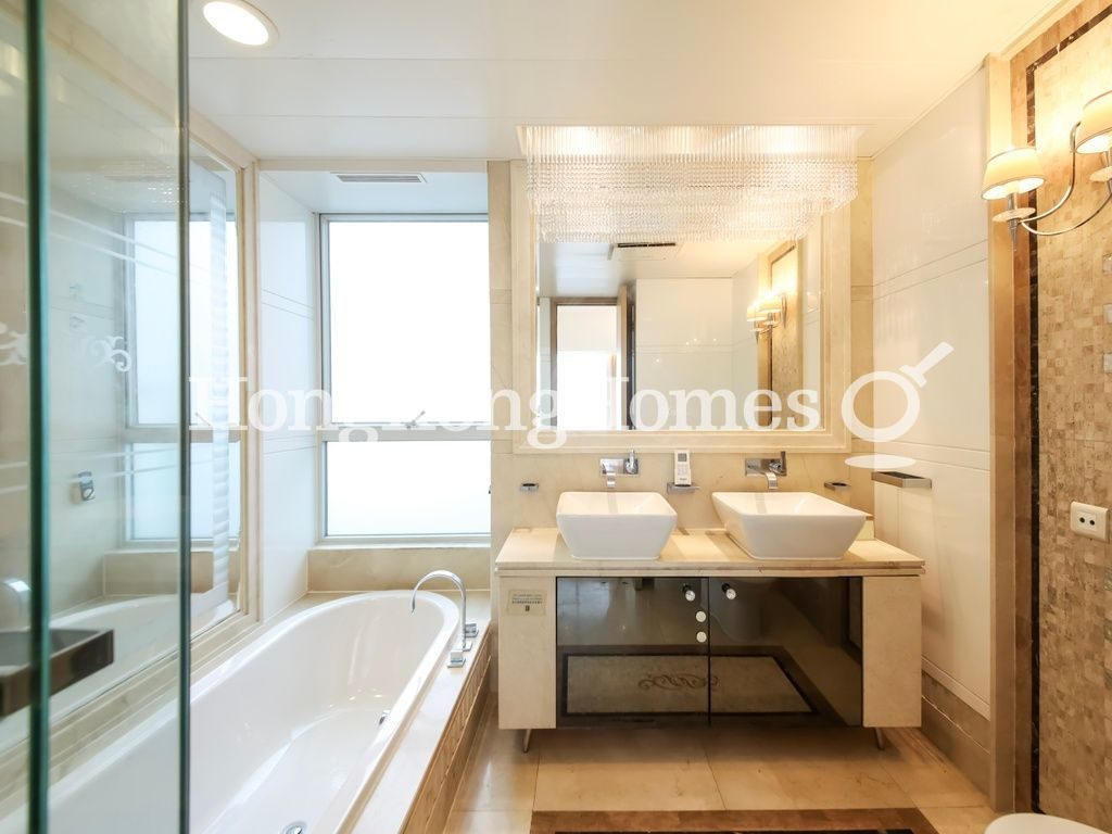 Master Bathroom — The Legend - Block 01, Jardine's Lookout