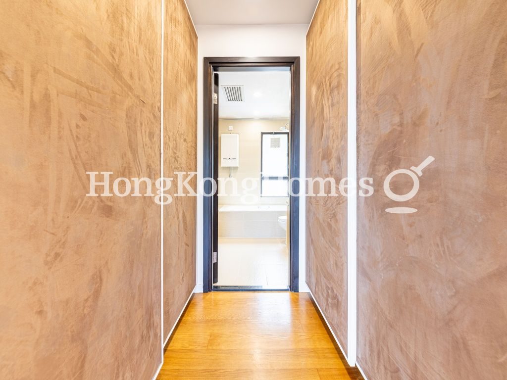 Walk-in Closet in Master Bedroom — Ruby Court - Block 02, Repulse Bay