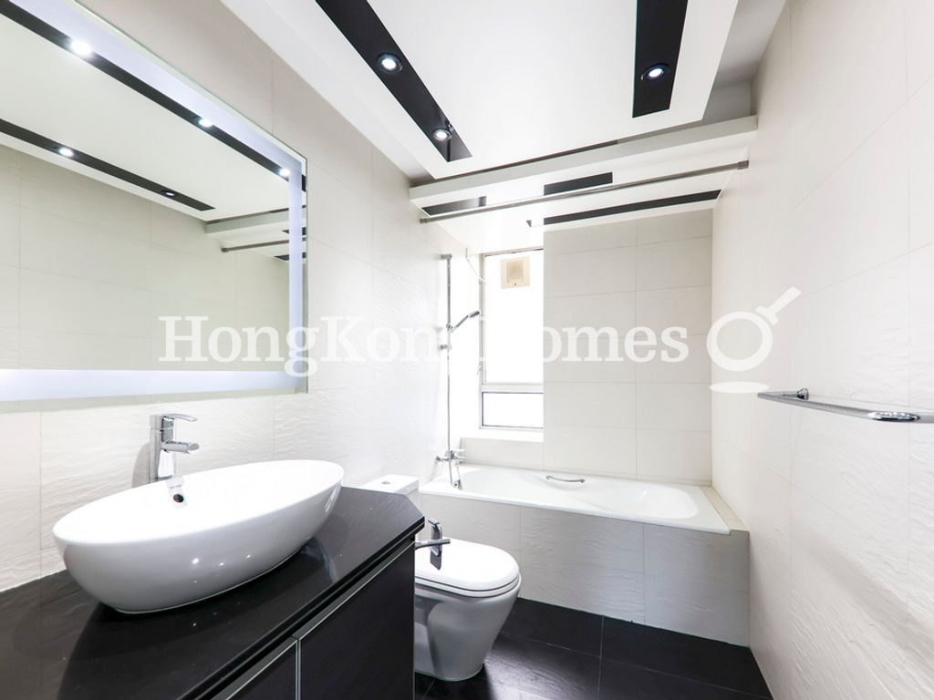 Guest Bathroom — Tregunter Tower 3, Mid-levels Central