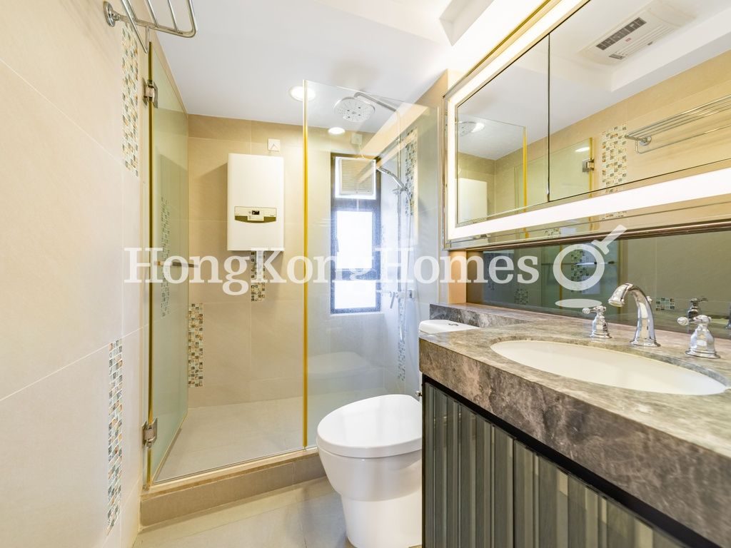Guest Bathroom — Birchwood Place, Mid-levels Central