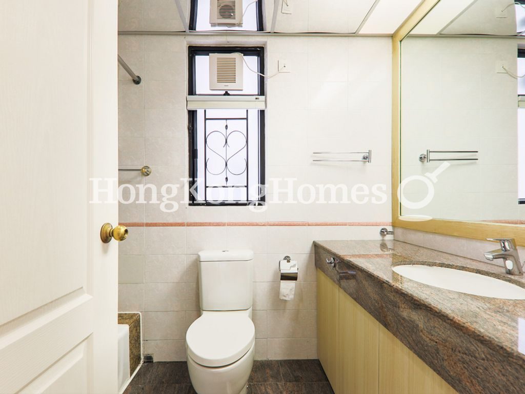 Guest Bathroom — Clovelly Court - Block 02, Mid-levels Central