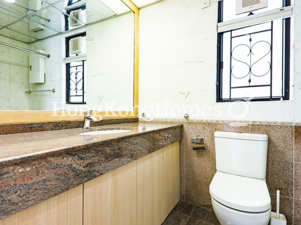 Master Bathroom — Clovelly Court - Block 02, Mid-levels Central