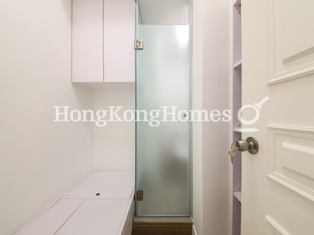Maid's Room and Washroom — 寶雲道 5G - 5H，中半山