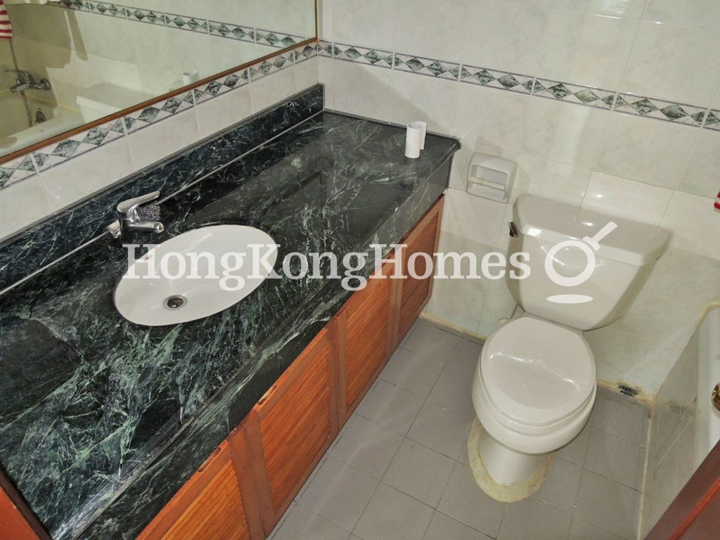Guest Bathroom — Monmouth Villa, Mid-levels East