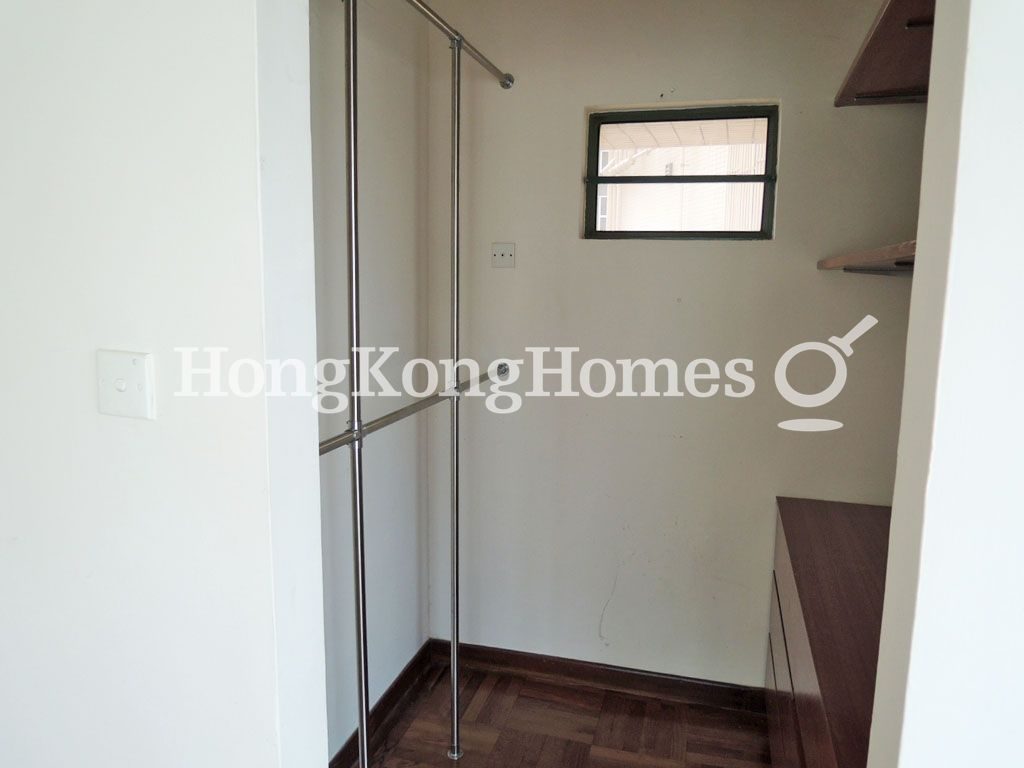 Walk-in Closet in Master Bedroom — Monmouth Villa, Mid-levels East