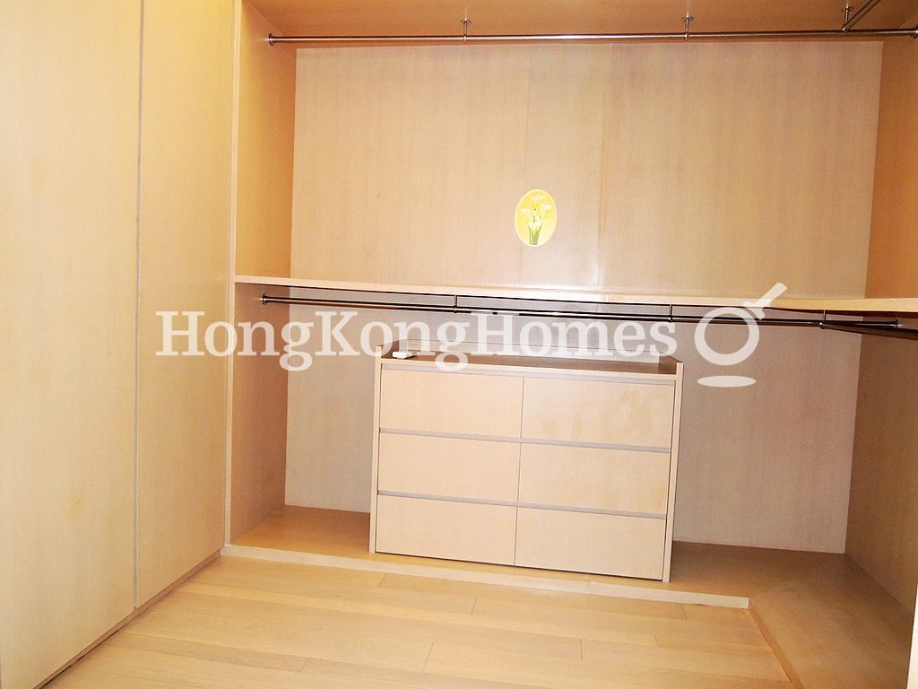 Walk-in Closet in Master Bedroom — The Giverny, Sai Kung