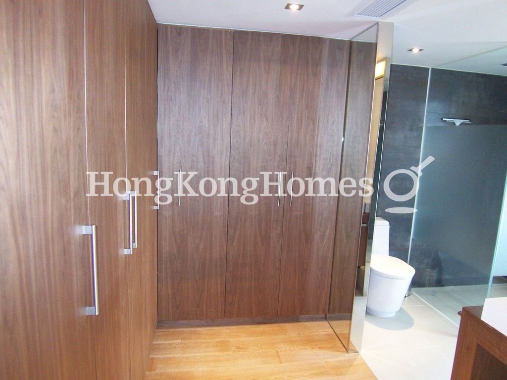 Walk-in Closet in Master Bedroom — The Redhill Peninsula - Block 04, Tai Tam