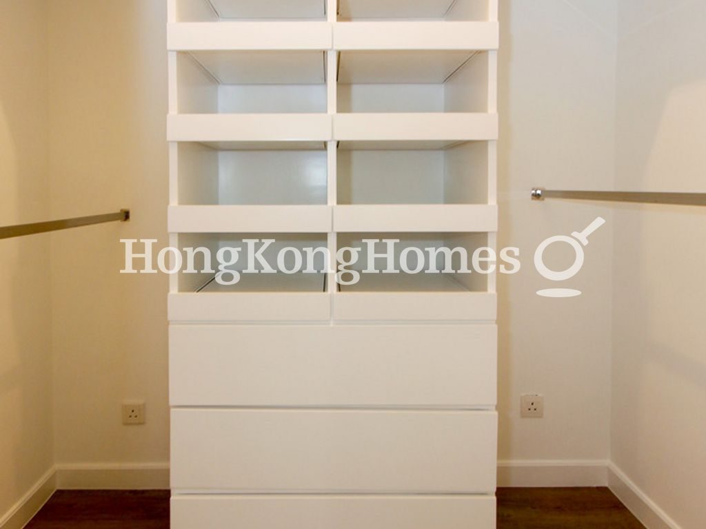 Walk-in Closet in Master Bedroom — Clovelly Court - Block 02, Mid-levels Central