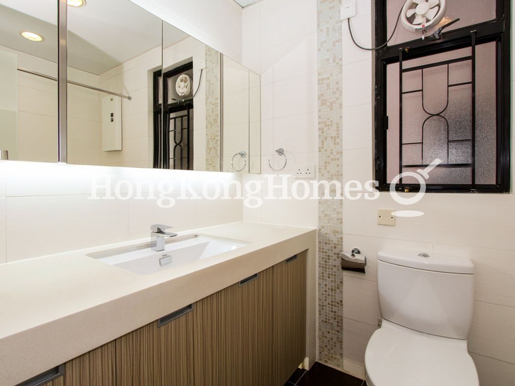 Master Bathroom — Clovelly Court - Block 02, Mid-levels Central