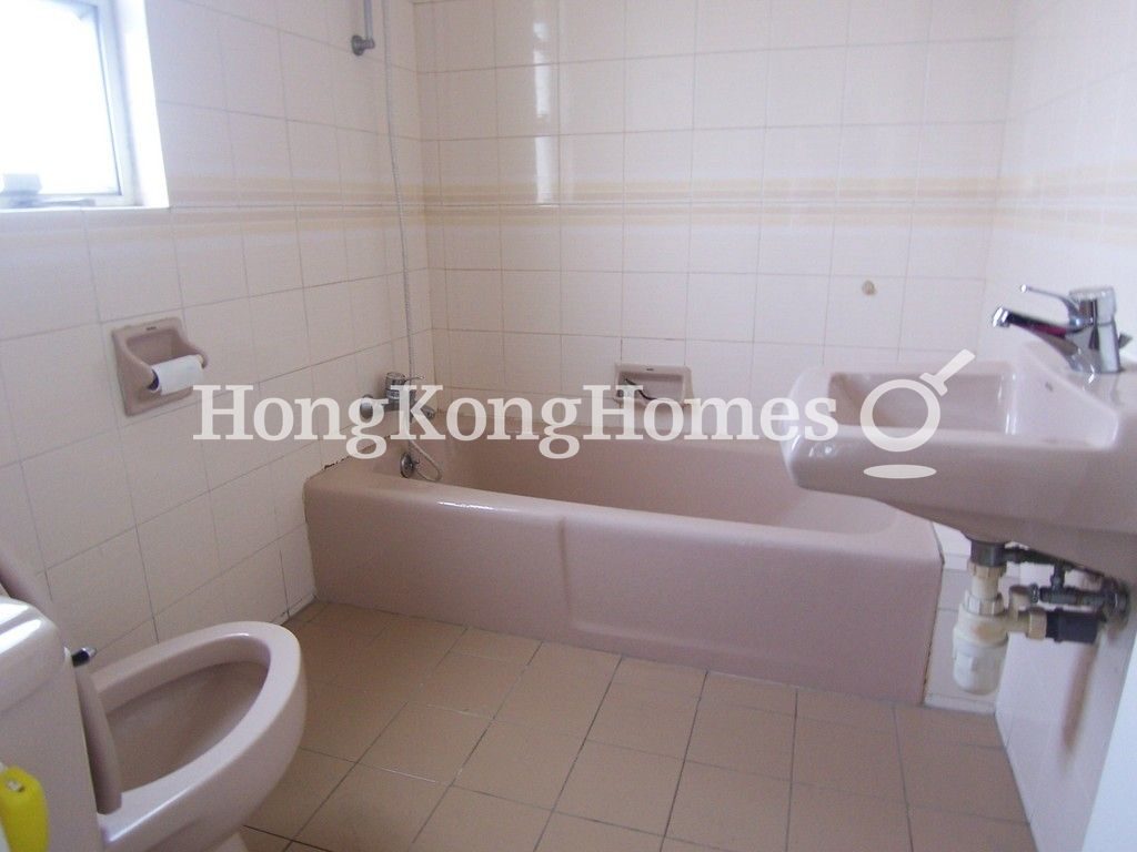 Second Ensuite Bathroom — Hamilton Court, Mid-levels West