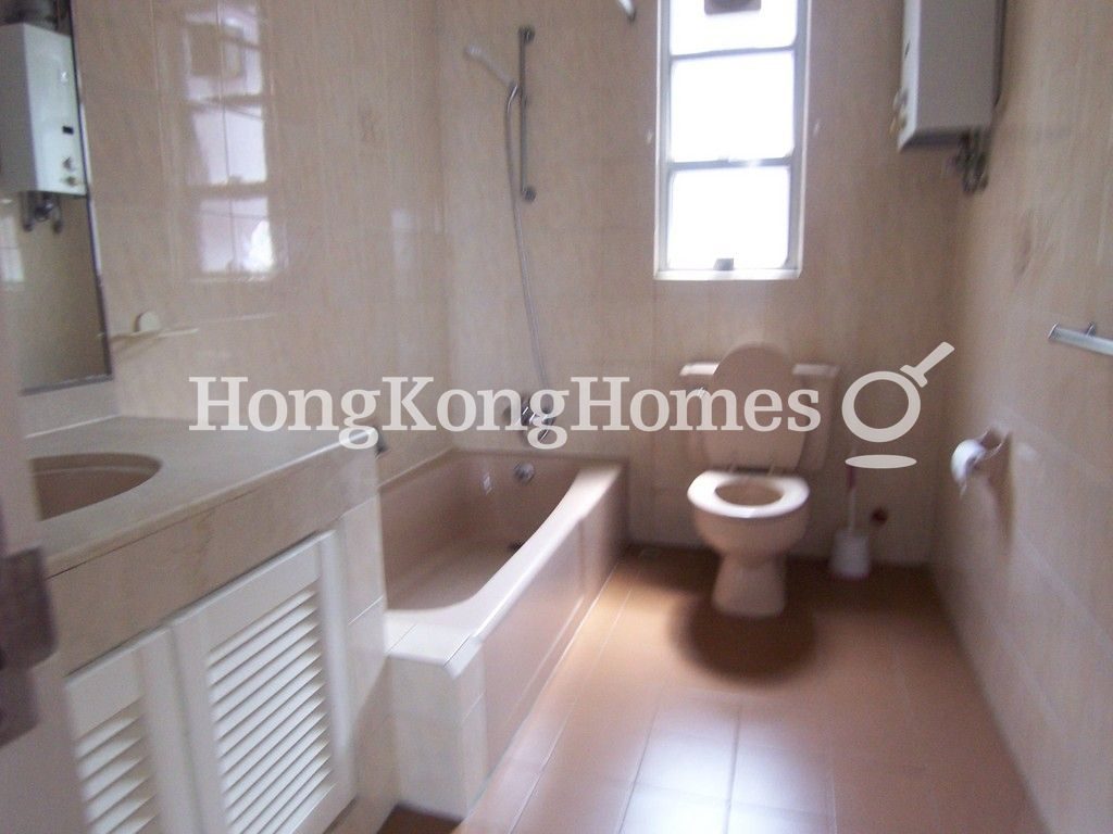 Guest Bathroom — Hamilton Court, Mid-levels West