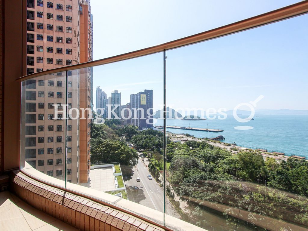 Balcony off Living and Dining Room — 加多近山，西環堅尼地城