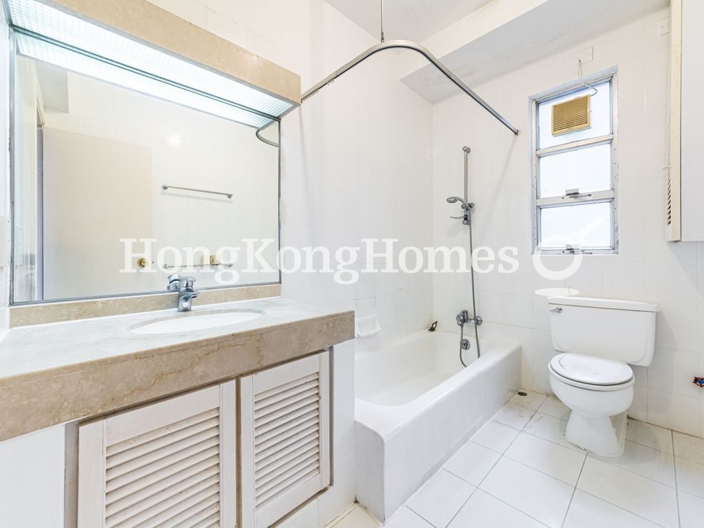 Guest Bathroom — Hamilton Court, Mid-levels West