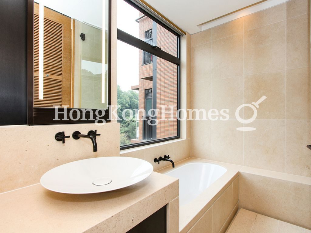 Master Bathroom — The Pavilia Hill, North Point
