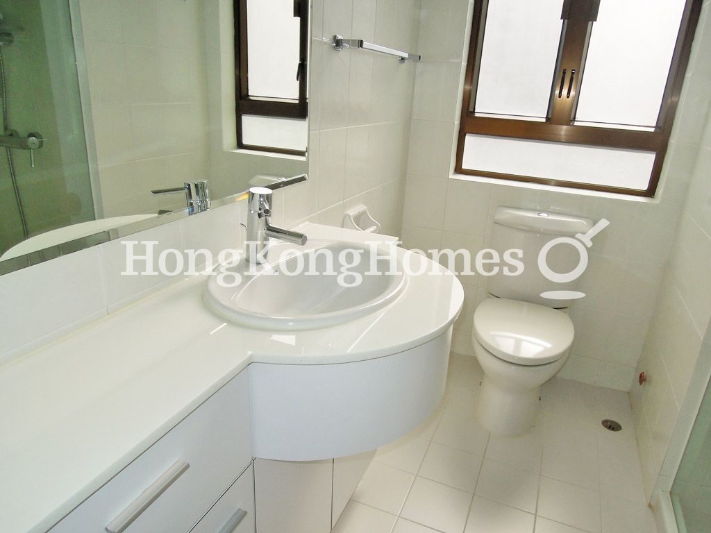 Master Bathroom — South Bay Villas - Block D, Repulse Bay