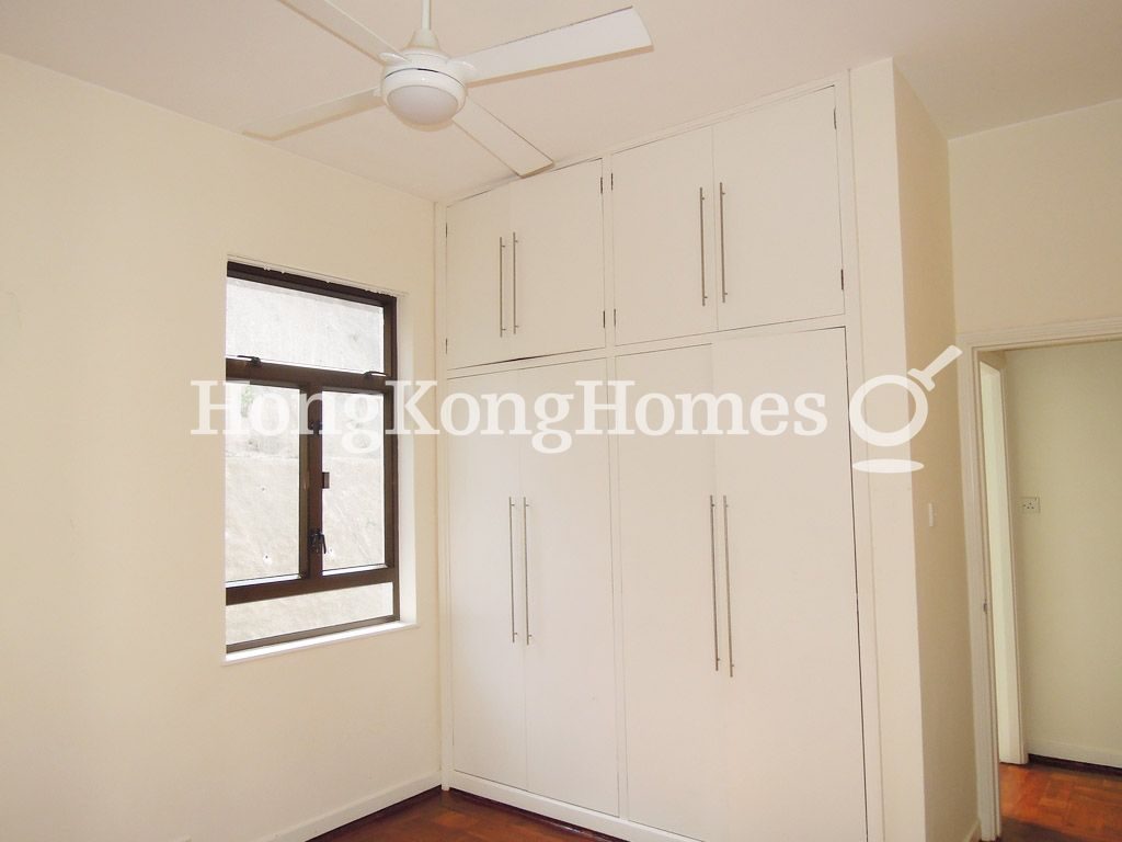 Built-in Wardrobe in Second Bedroom — South Bay Villas - Block D, Repulse Bay