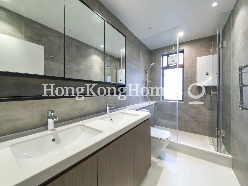 Master Bathroom — Bamboo Grove - Block 78, Mid-levels East