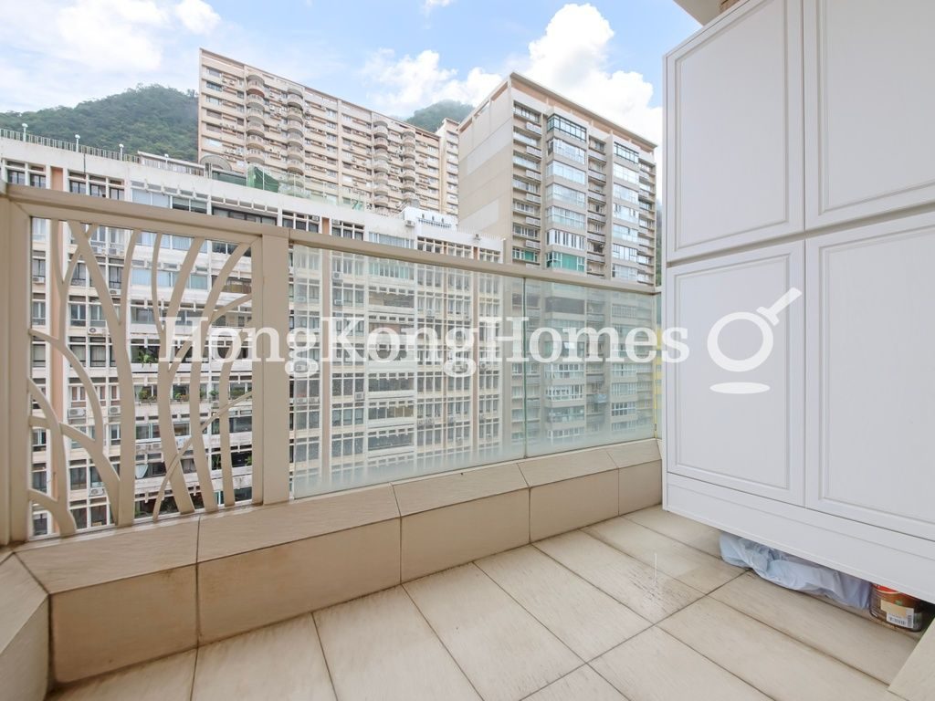 Balcony off Living and Dining Room — 干德道18號，西半山
