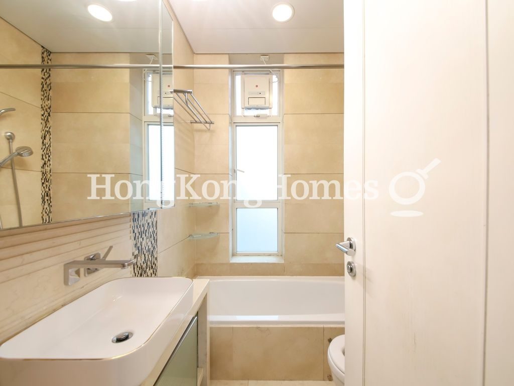 Master Bathroom — 干德道18號，西半山