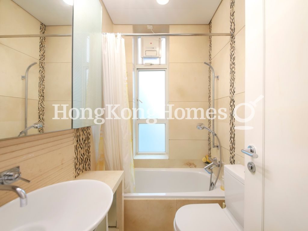 Guest Bathroom — 干德道18號，西半山