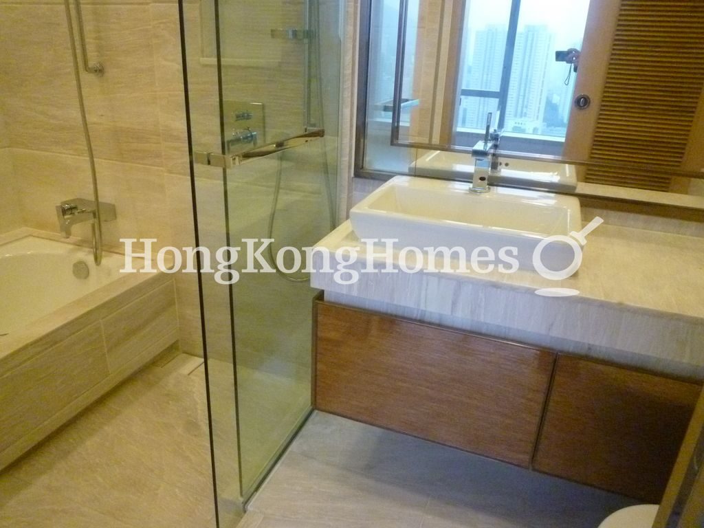 Master Bathroom — Larvotto - Block 1, Ap Lei Chau