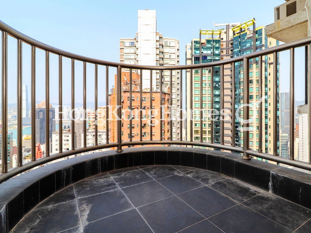 Balcony off Living and Dining Room — 慧明苑 - 第02座，西半山