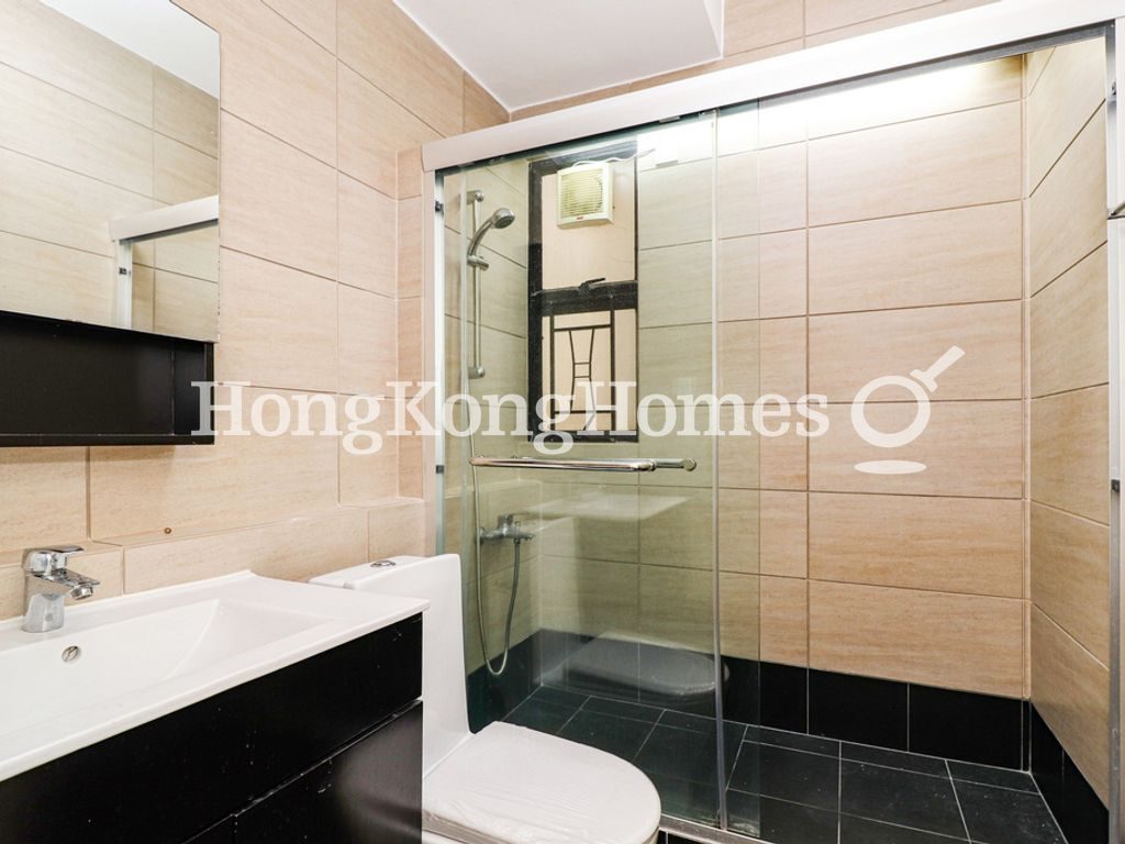 Master Bathroom — 慧明苑 - 第02座，西半山