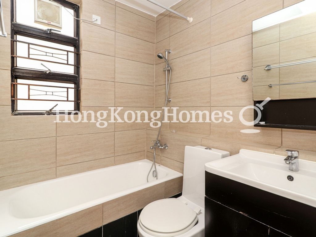 Guest Bathroom — 慧明苑 - 第02座，西半山