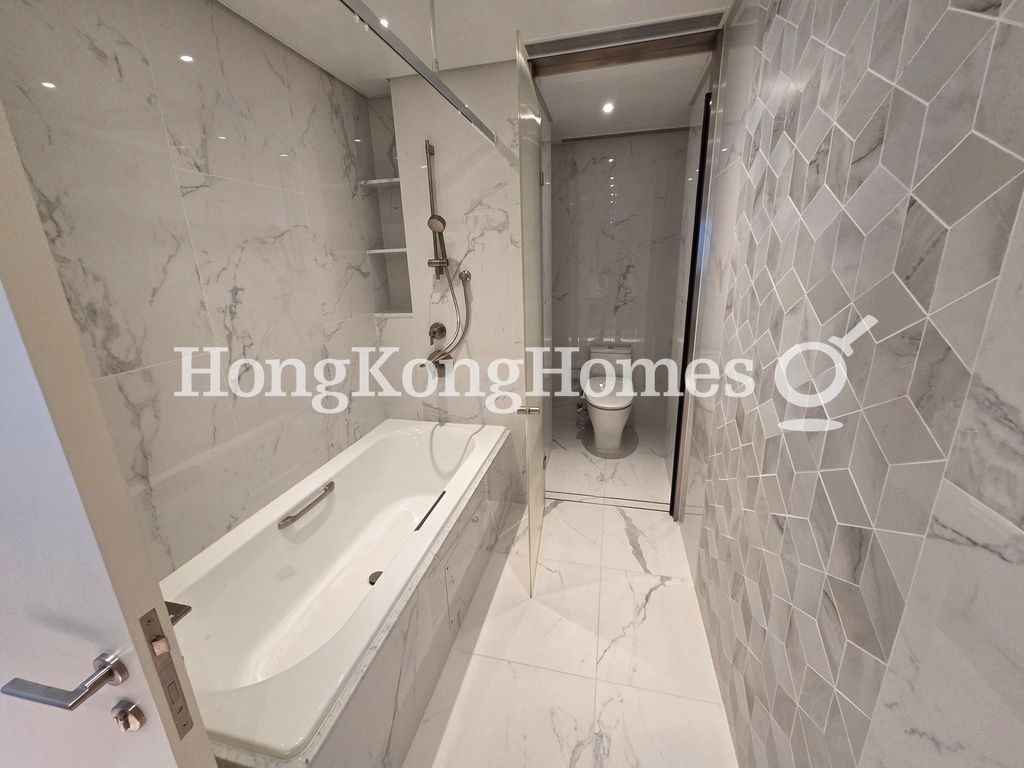 Master Bathroom — Raceview Mansion, Mid-levels East