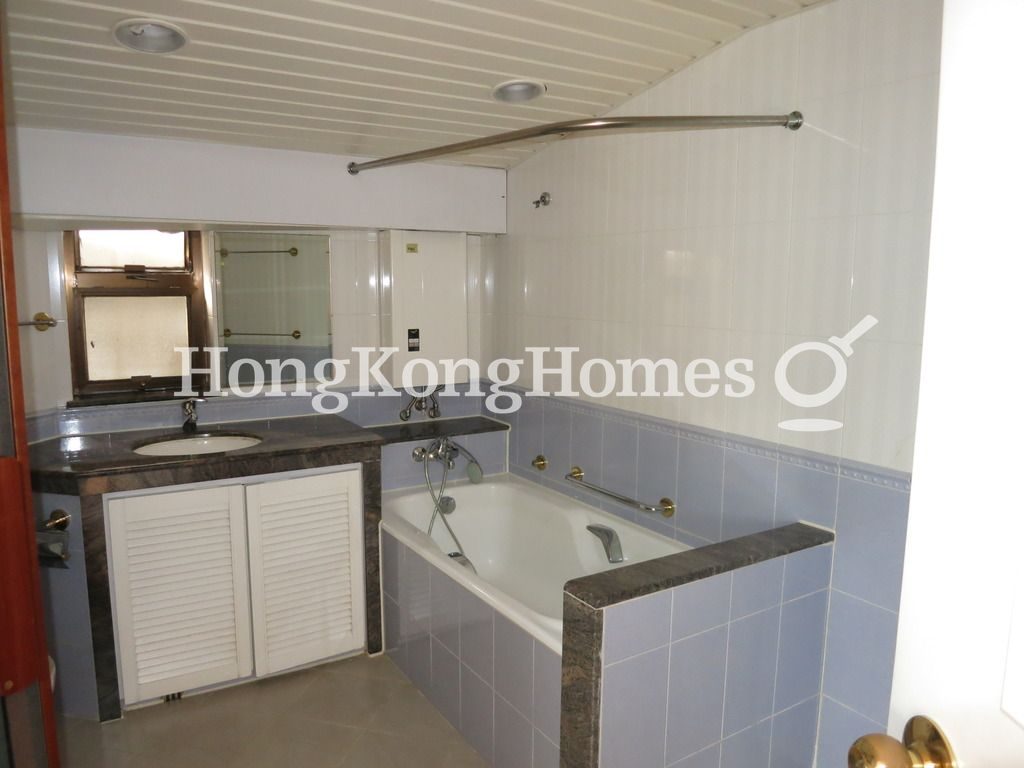 Second Ensuite Bathroom — Henredon Court, Shouson Hill