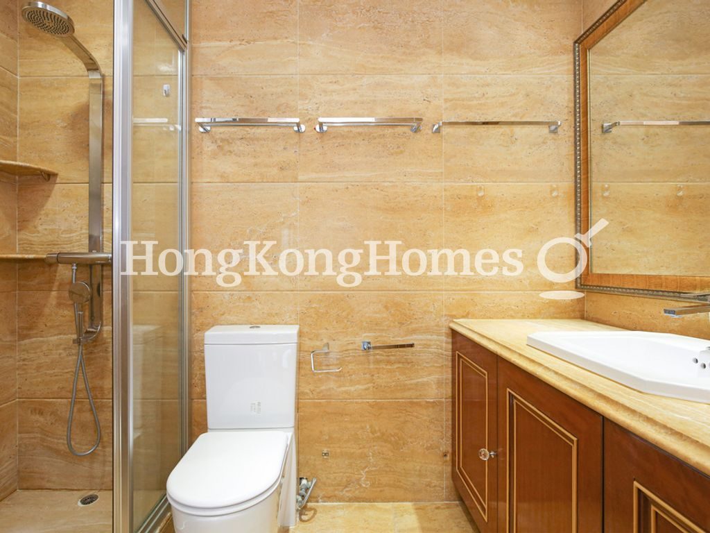 Third Ensuite Bathroom — The Waterfront - Block 05, Tsim Sha Tsui