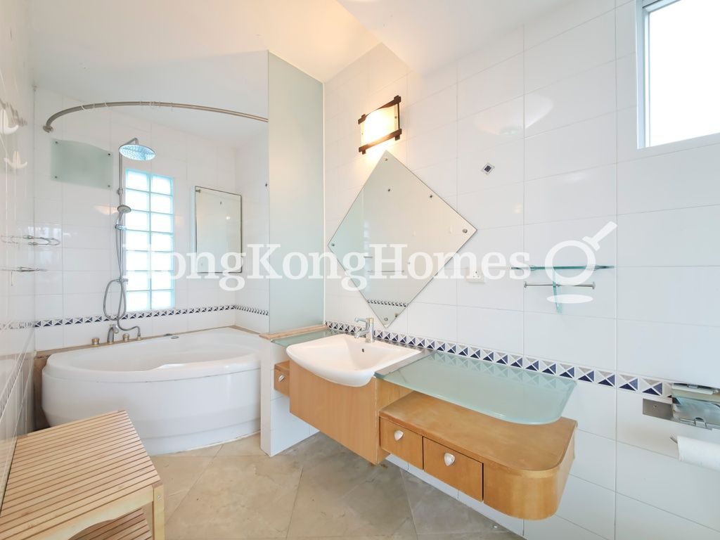 Master Bathroom — 嘉苑 - B座，東半山