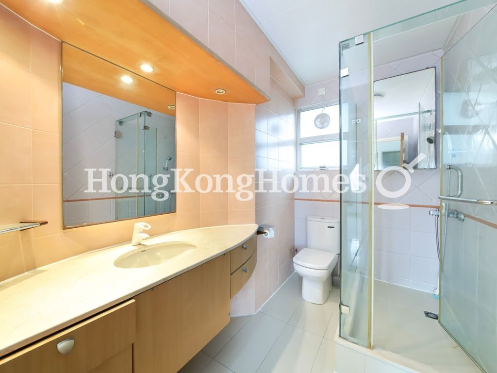 Guest Bathroom — 嘉苑 - B座，東半山