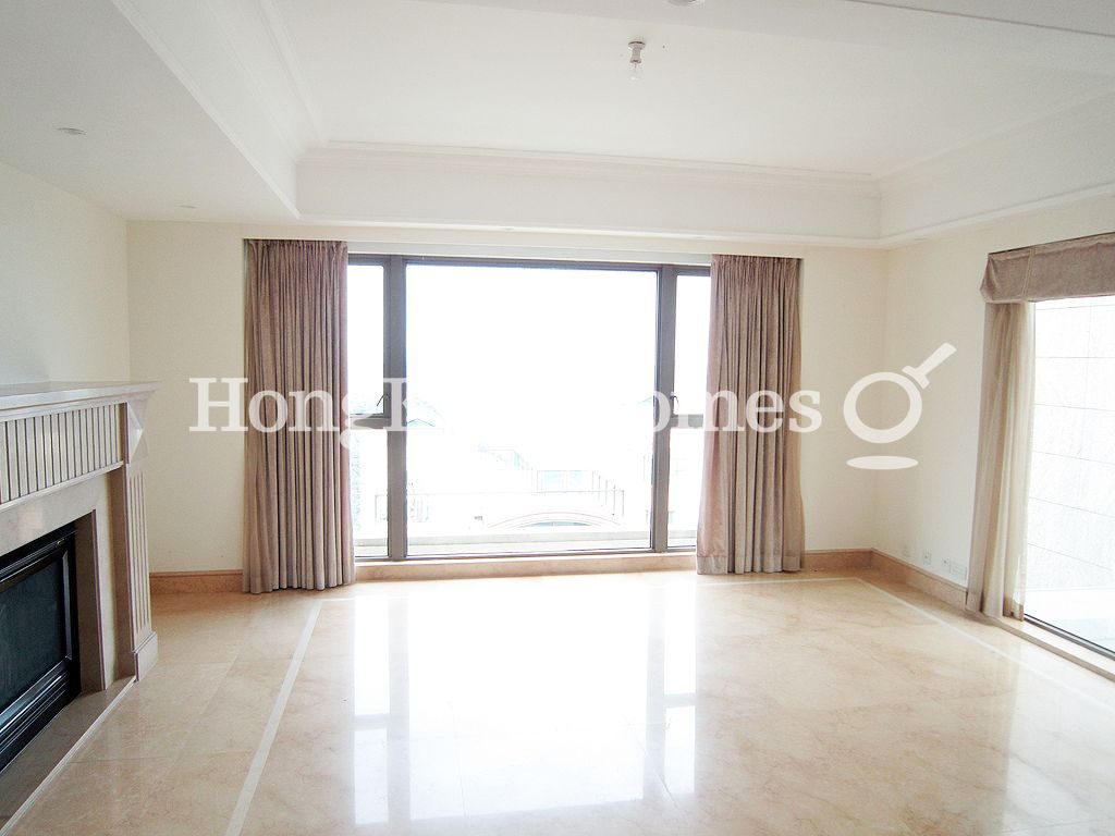 Family Room — Mount Kellett Road, 74, The Peak
