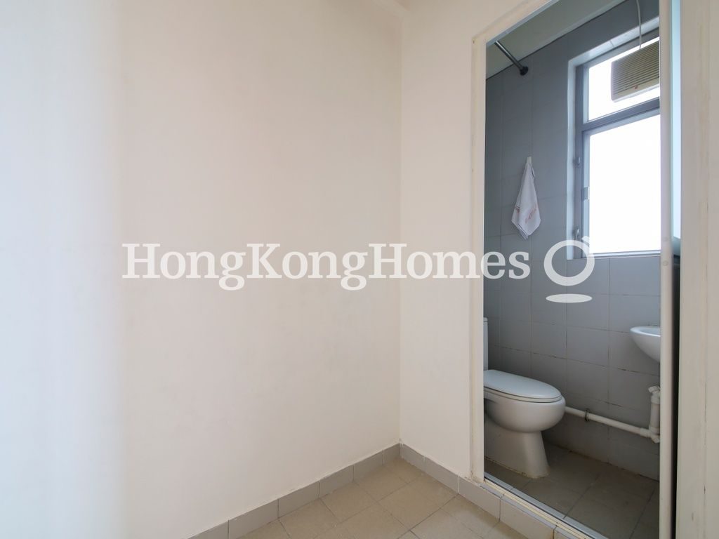 Maid's Room and Washroom — 縉城峰-第2座，西營盤