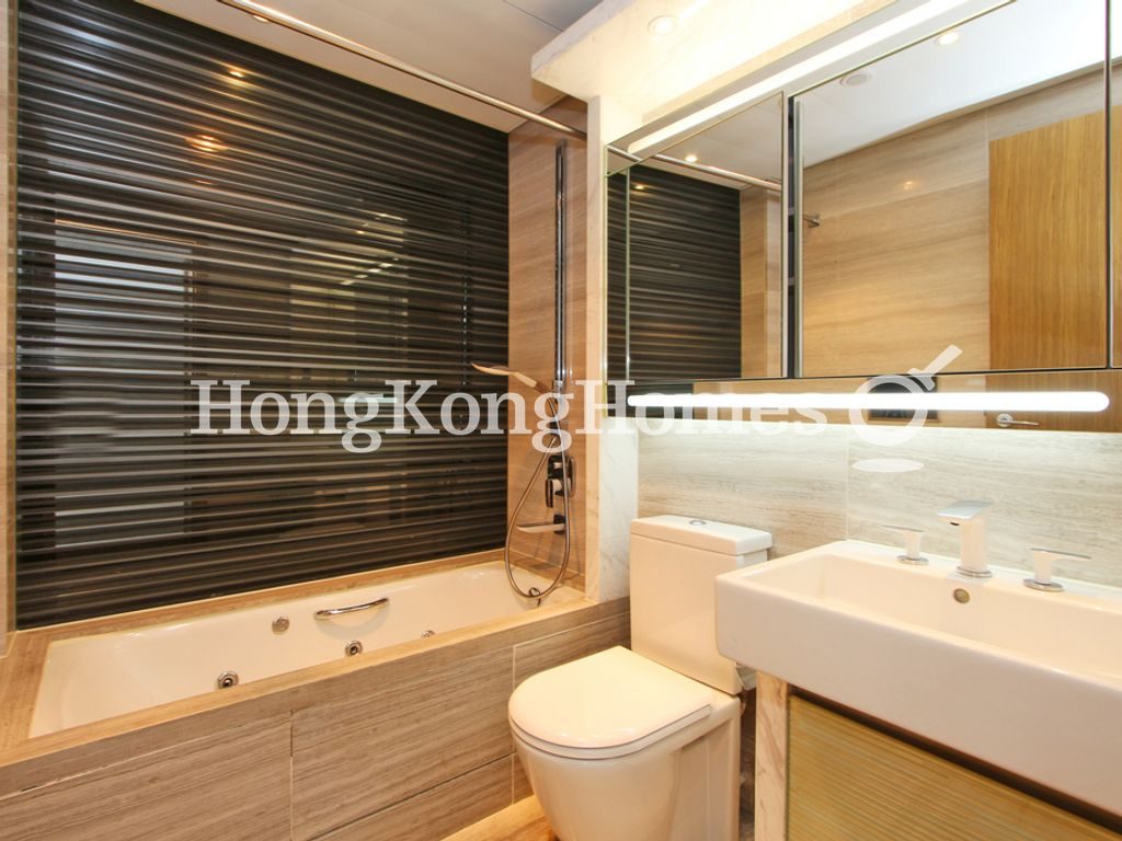 Master Bathroom — 壹環，灣仔