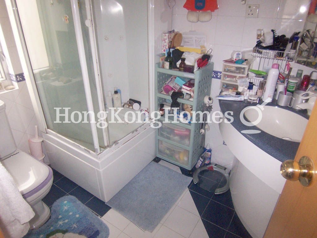 Master Bathroom — 園，大坑