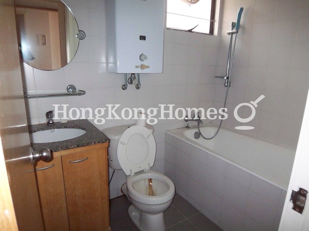 Guest Bathroom — 金山花園 - B座，跑馬地