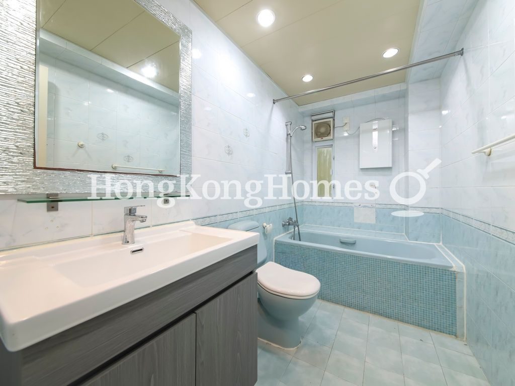 Guest Bathroom — 年豐園 - 第02座，西半山